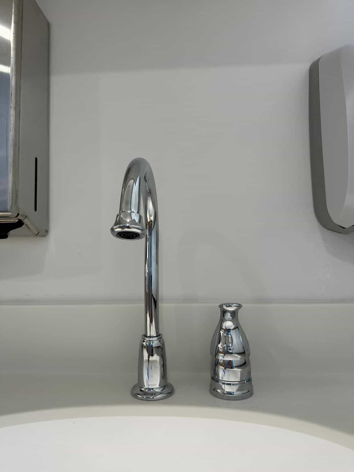 Before and after of a Faucet installation by a plumber in Medley